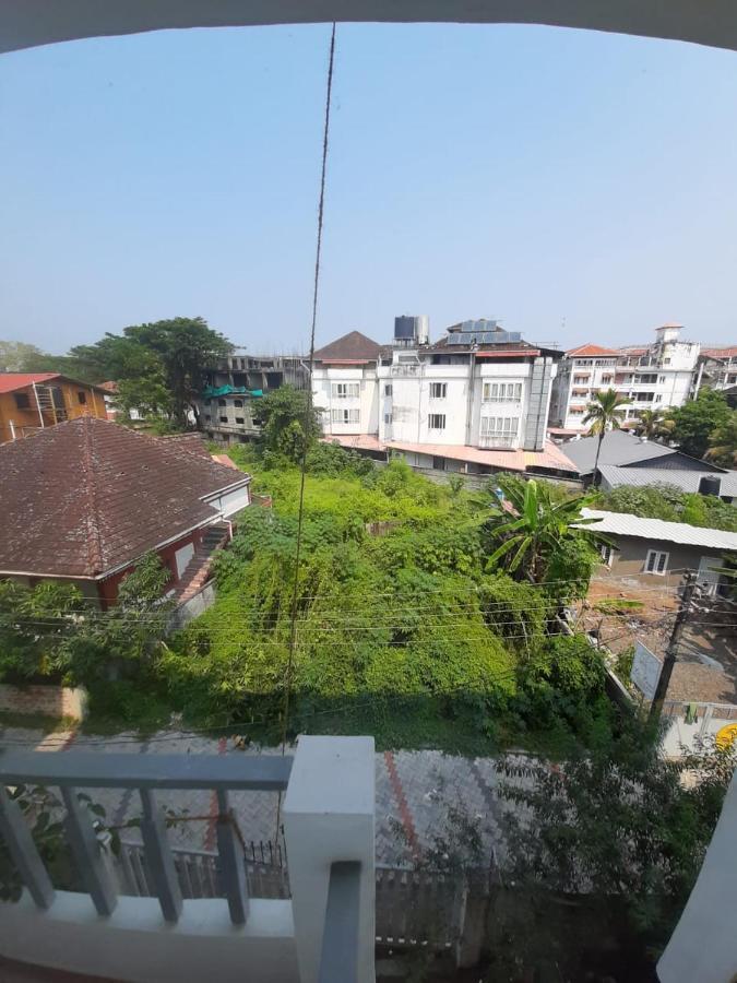 La Lune Fort Kochi Екстериор снимка
